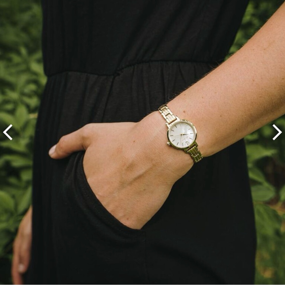 Gold Minimalist Watch with Polished Finish - Picture 8 of 9